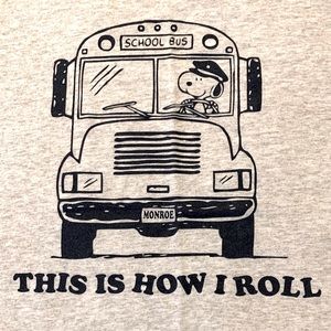 SNOOPY T Shirt School Bus “This is how I roll” grey - Size M - Gildan Dry Blend